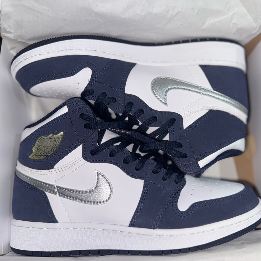 Air Jordan 1 Retro High CO.JP 'Midnight Navy' 2020. Can be kids or women’s.